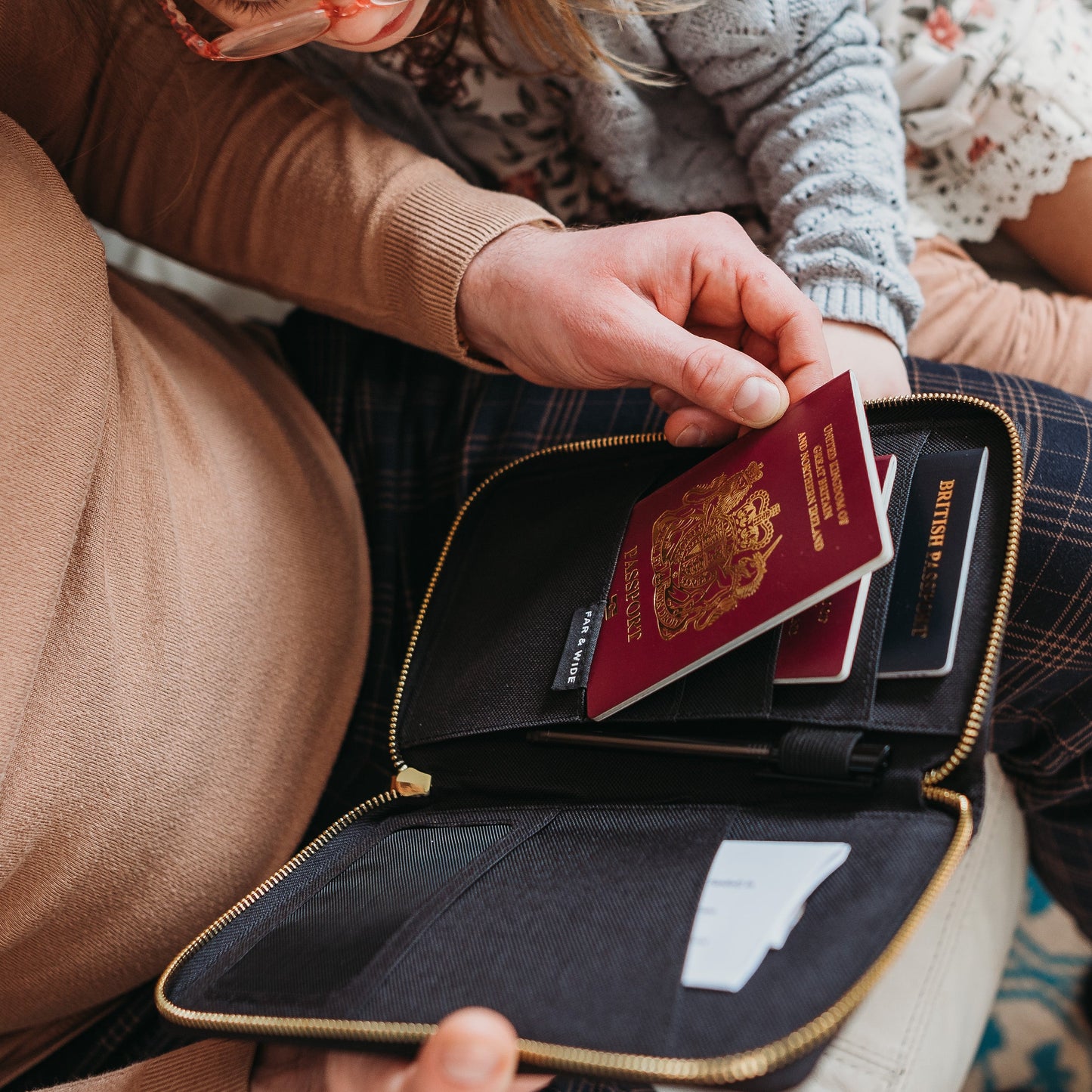 Premium Familie Paspoort Houder en Documentenorganisator voor 4